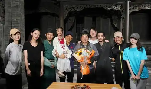 德云社岳云鹏凌晨发文,引网友热议,岳哥副业发展比正式工作要好