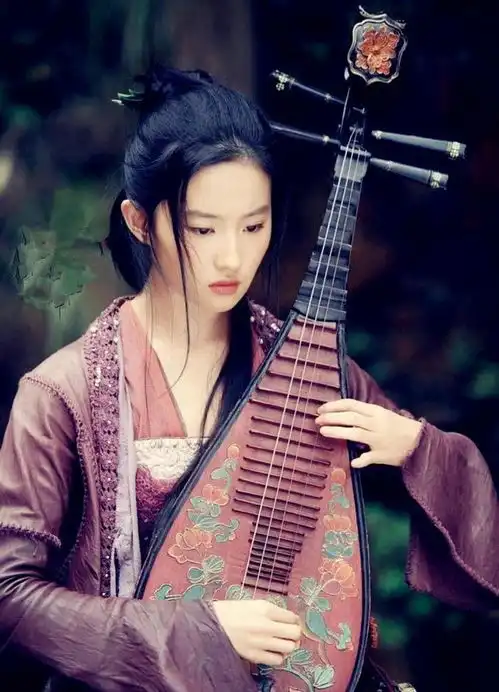 杨幂在王昭君中弹琵琶片段让人心醉而刘涛抚琴靠颜值在撑