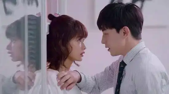 她是杨洋女神,美貌让李易峰痴迷星运坎坷连杨幂都捧不火,如今被新晋小花撞脸仍自信大气
