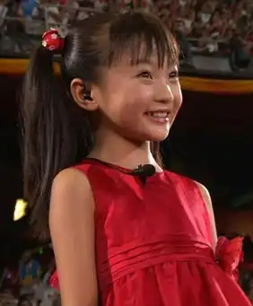 林妙可已无童星模样变清纯高中女生