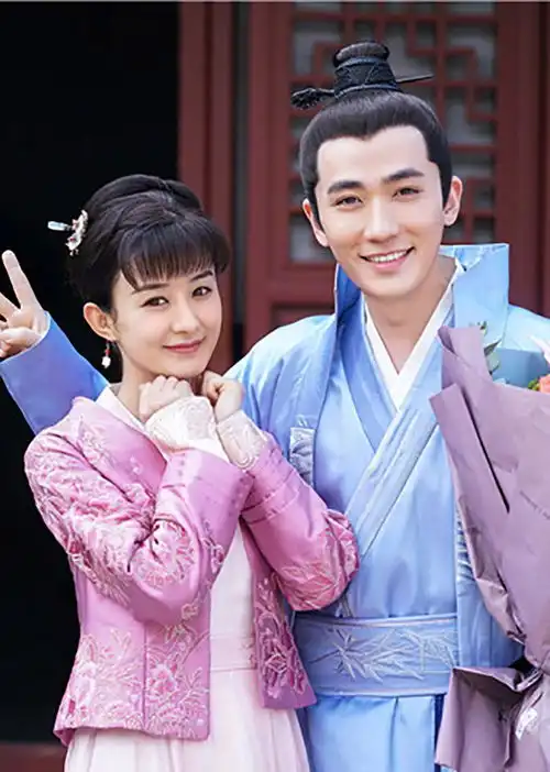 组图明兰和小公爷重聚赵丽颖朱一龙台下热聊俊男美女超养眼
