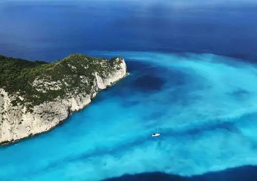 太阳的后裔情定终身的地方,希腊的沉船湾蓝得纯粹,摄人心弦
