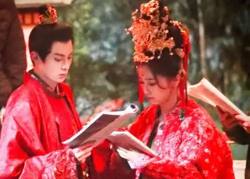 虞书欣丁禹兮同盖一个被子,谁注意女方腿怎么放是对搭档的尊重