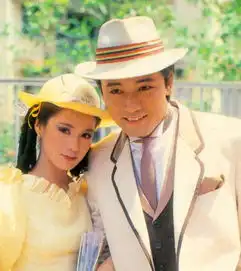 一组老照片展示翁美玲苗侨伟戏里戏外的甜蜜瞬间,图五像是情侣装