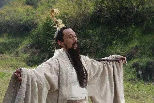 青狮精把乌鸡国王推到井里,为何要在井上栽棵芭蕉树