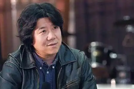 章子怡晒与汪峰同看话剧照,未加滤镜,真实状态曝光
