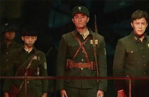 八佰票房有望突破30亿评分高于战狼2,拭目以待
