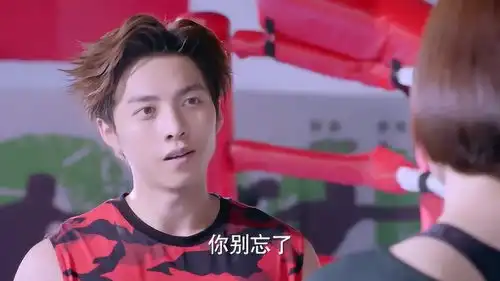 甜蜜暴击马亦辰一直帮助何小枫,可是何小枫选择了别人当副社长
