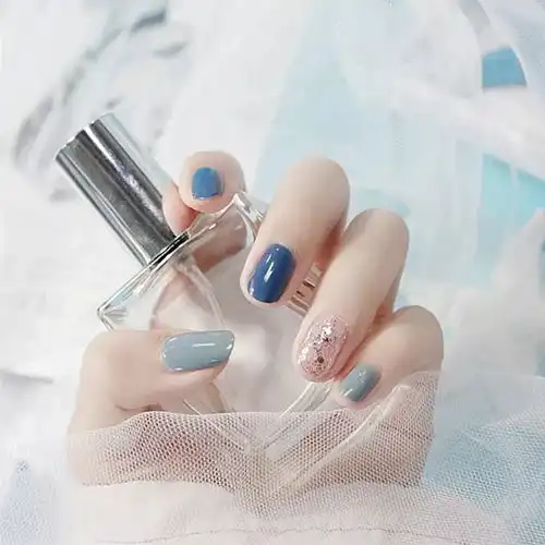 雾霾蓝美甲,原来蓝色还可以这么高级