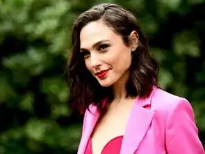 美爆了神奇女侠2新战袍短到极致