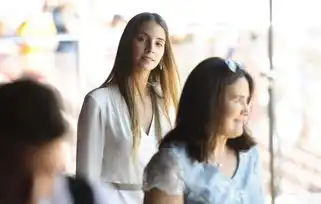 巴萨新队草娇妻美若天仙还是个长腿牙医