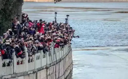 奇迹夕阳斜挂,金光穿洞,北京这一壮美景观出现了
