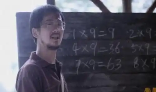 他曾力压姜文成为主角,同年因演狗而成名,40岁才获得影帝