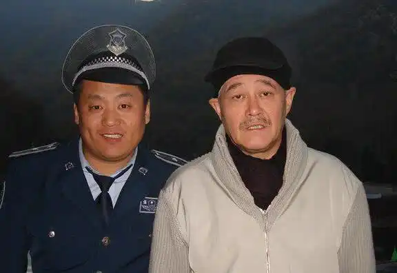 出生贫寒,被赵本山看中,因演乡村爱情爆红,娶同学幸福至今
