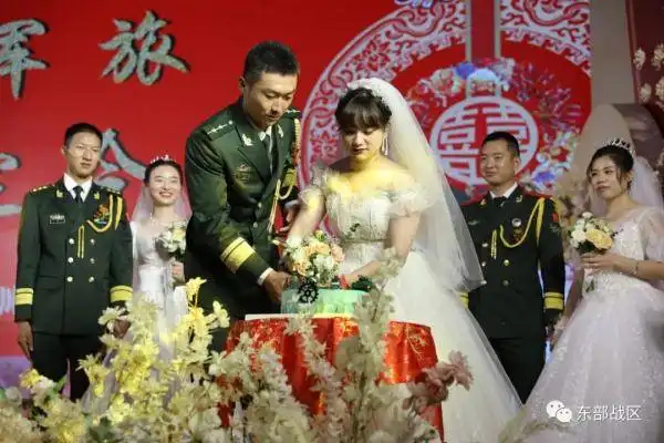 浪漫满屋武警兵哥集体婚礼甜蜜来袭
