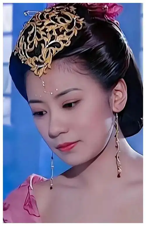 倚天屠龙记中两大美女,贾静雯和高圆圆谁更胜一筹