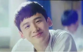 青春就是有个人陪你在雨里踩水谁的青春不迷茫观后感