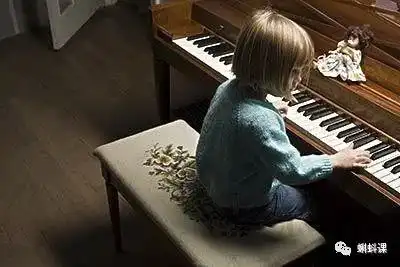 学琴要慢慢练,学会练到心里
