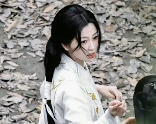 都说当代古装剧画风太过敷衍,虞书欣云之羽服化道让人改了观
