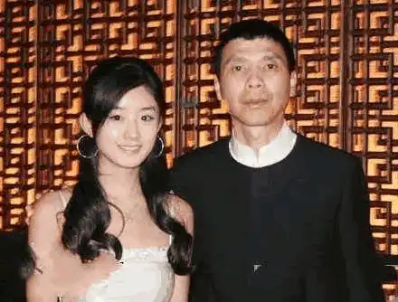赵丽颖身后最大的恩人,背景强大得不像话,难怪捧了她那么多年
