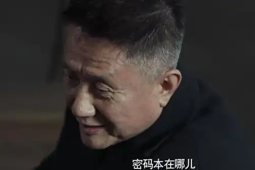 无间闪官不是钢琴师,这些细节显示,他的真实身份另有阴谋
