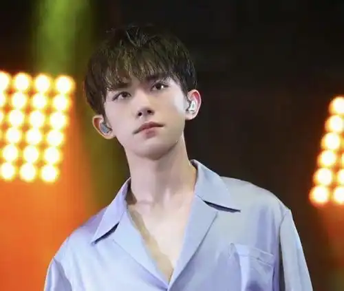 易烊千玺被曝替身结局,网友直呼造谣是要负法律责任的
