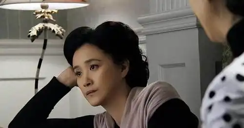 闺蜜开车送我去离婚,她下车忘记带手机,看到短信后我决定不离了