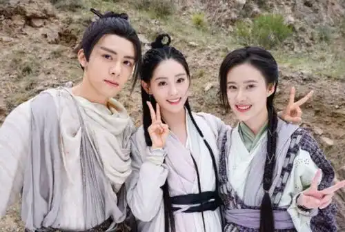 倚天中,他是郭靖儿子,深得郭靖真传,武功吊打张三丰,威震武林