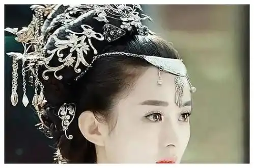 赵丽颖新剧未播先亡,看到男主定妆照后,网友太辣眼