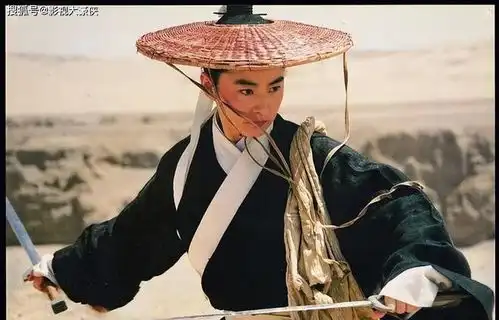 70岁林青霞近况曝光,五官精致皮肤白皙,与汤唯同框像姐妹
