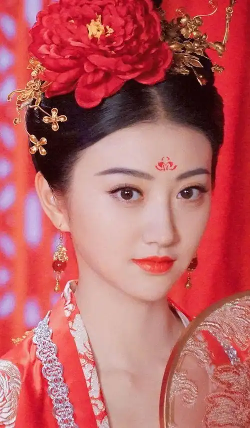 景甜越来越漂亮了,和大唐荣耀时差了很多,这是什么原理呢
