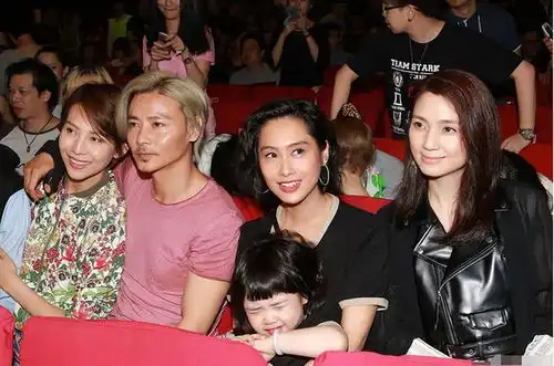 朱茵为丈夫黄贯中庆生12岁女儿照片曝光,黄莺长相好似妈妈