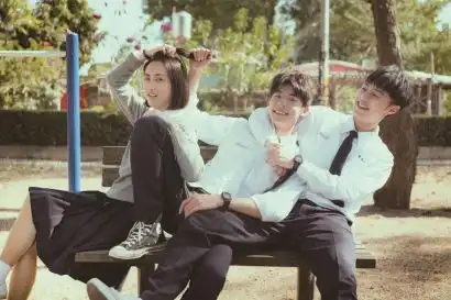 青春剧有比撒糖更具意义的表达浴火重生后珍惜当下
