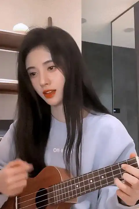 像鞠婧祎这种憋家里也能学点乐器的还不错