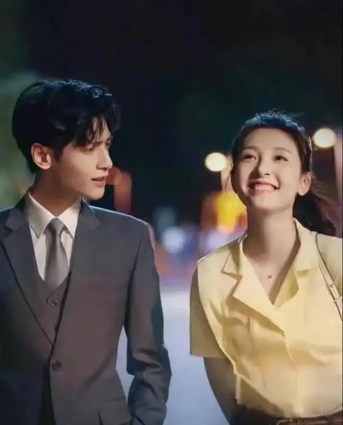 在这路遥马急的人间,真的有人把爱藏了好多年