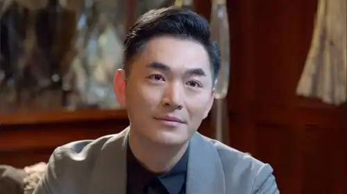 男子很幽默,调侃女子是酋长公主,女子说出身份让他惊讶