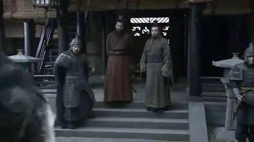 新三国吕布被人押下,张辽又被人押上来,曹操竟亲自为张辽松绑
