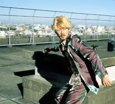 玩混搭的时尚怪杰浅野忠信