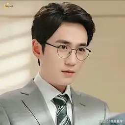 在镇魂中朱一龙不仅和白宇是cp,原来和女副导演还有吻戏
