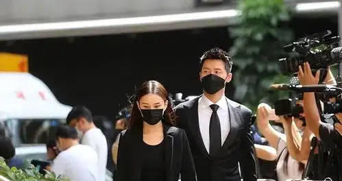 何猷君和奚梦瑶之间存在一段姐弟恋
