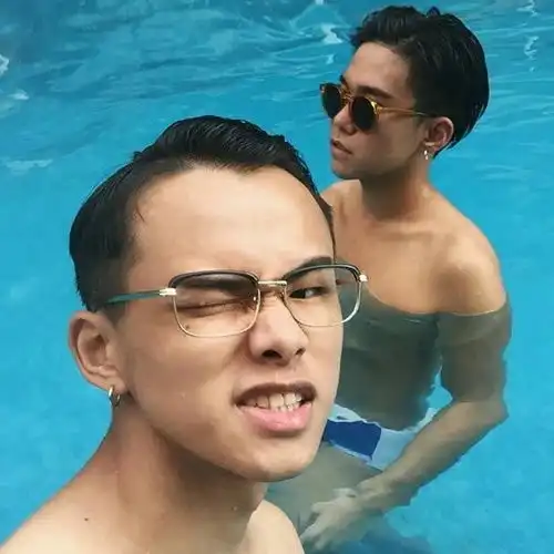泳池哥们
