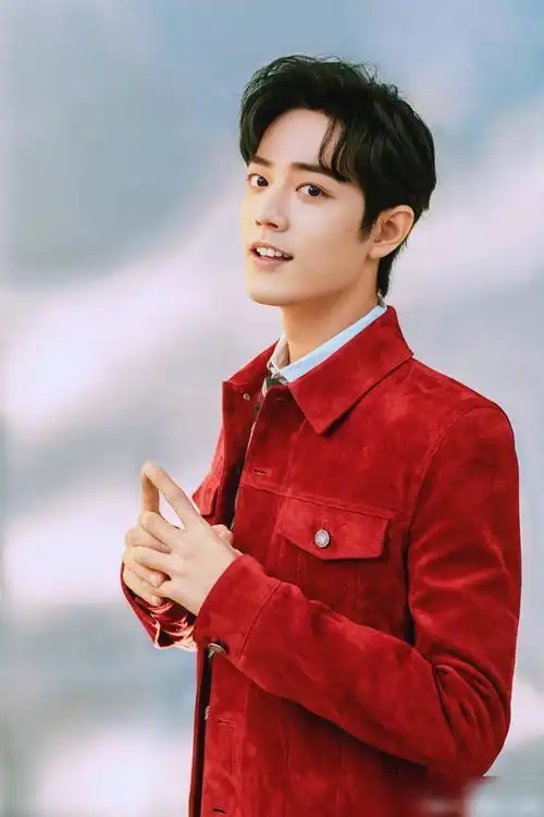 肖战新剧路透照曝光,肖战一家三口温馨合照,军旅题材剧太期待
