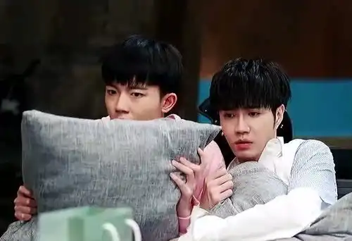 吴白精心准备求婚大作战,结果97和周一闹了个乌龙,导致艾情到最后也没有吃到戒指
