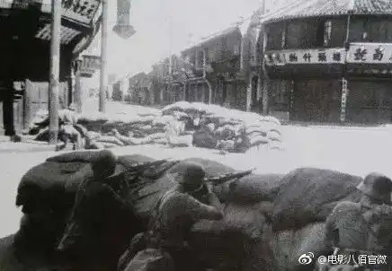 八佰你看那壮士孤军守战场
