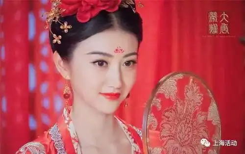 当红小花谁最时尚不是杨幂,不是baby,金九封告诉你