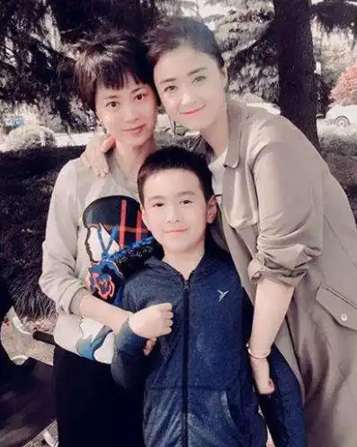 她曾是北影校花,因情深深雨蒙蒙走红,后来嫁小自己4岁老公
