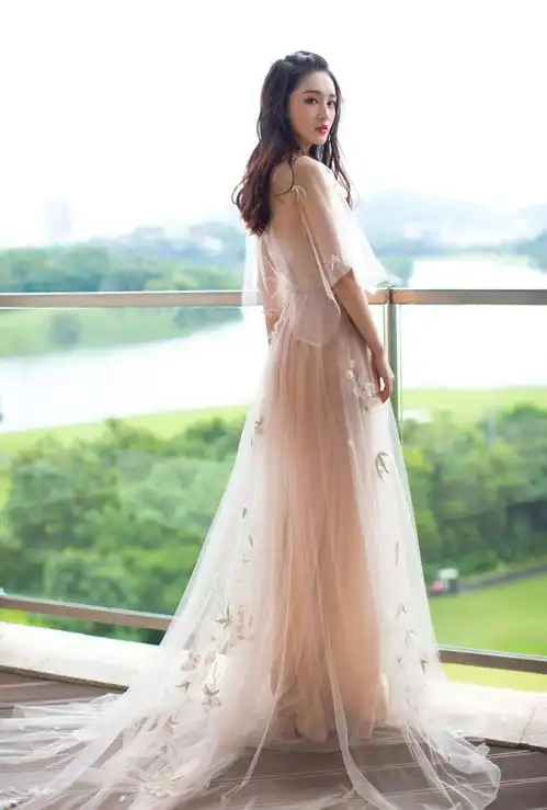 讲真牛仔外套配连帽卫衣,这一套内搭外穿都行看上去显年轻