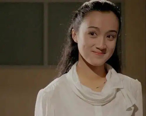 20位妈妈专业户年轻照钟晓芹妈身材傲人,杨昆竟曾这般美过