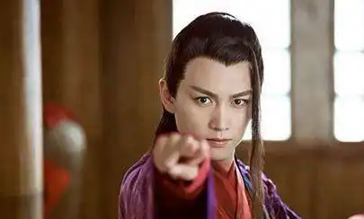 笑傲江湖里,风清扬未传令狐冲一功法,若传东方不败非其对手
