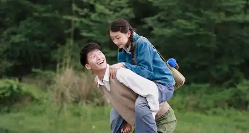 张艺谋导演曾经评价过周冬雨干净的像一张白纸不信往下看电影